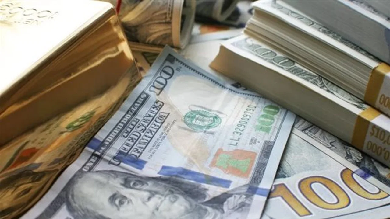 تغيرات جديدة.. أسعار الذهب والدولار في مصر خلال تعاملات يوم الإثنين 19 يناير